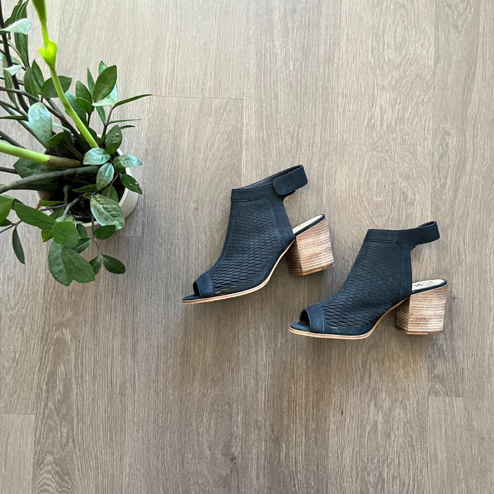 Vince Camuto Navy Suede Open-Toed Sandal with Chunky Heel and Velcro Strap